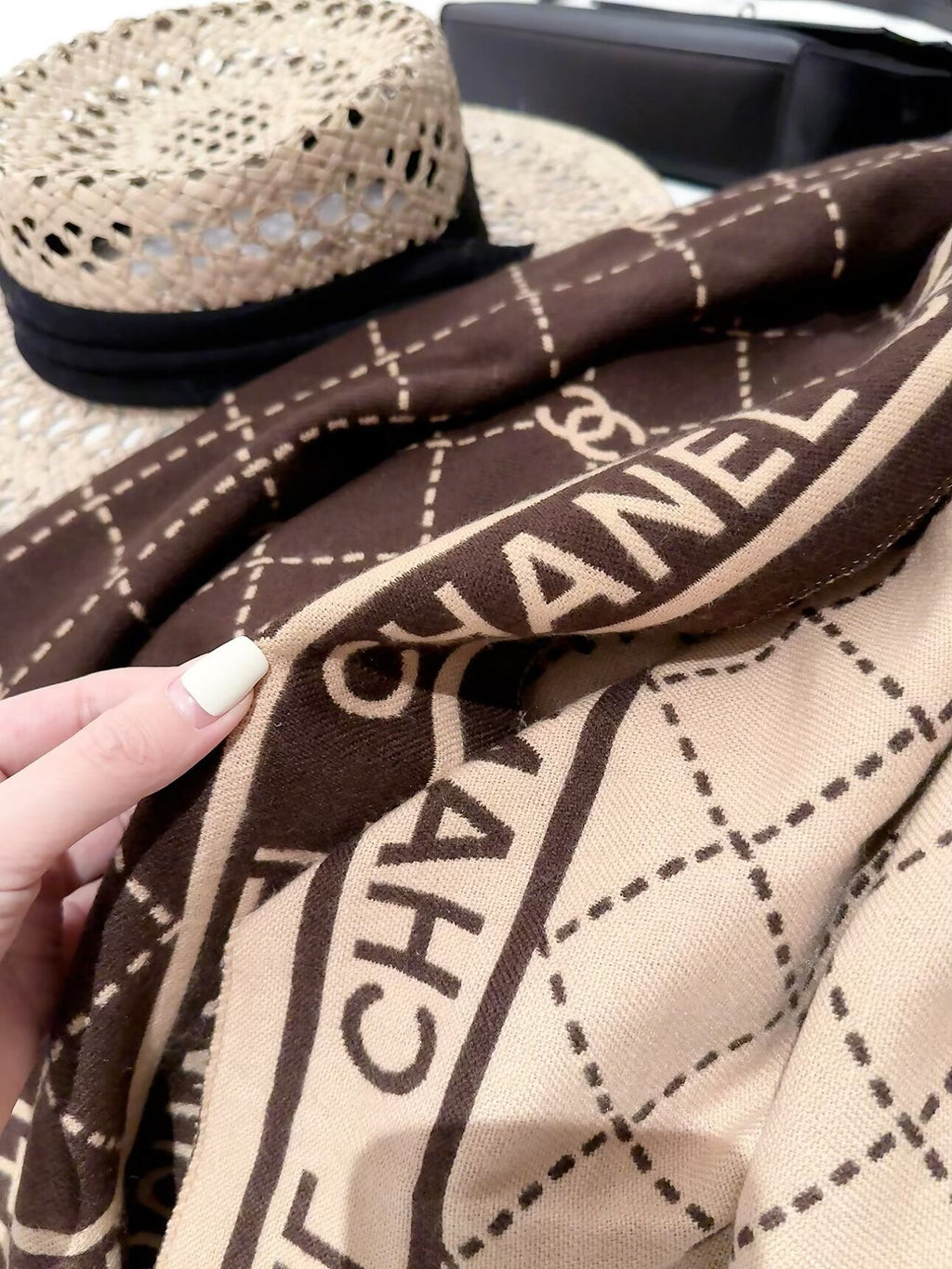 ✨ 2026 New Diamond Jacquard Cashmere Scarf – Soft, Elegant & Luxurious
