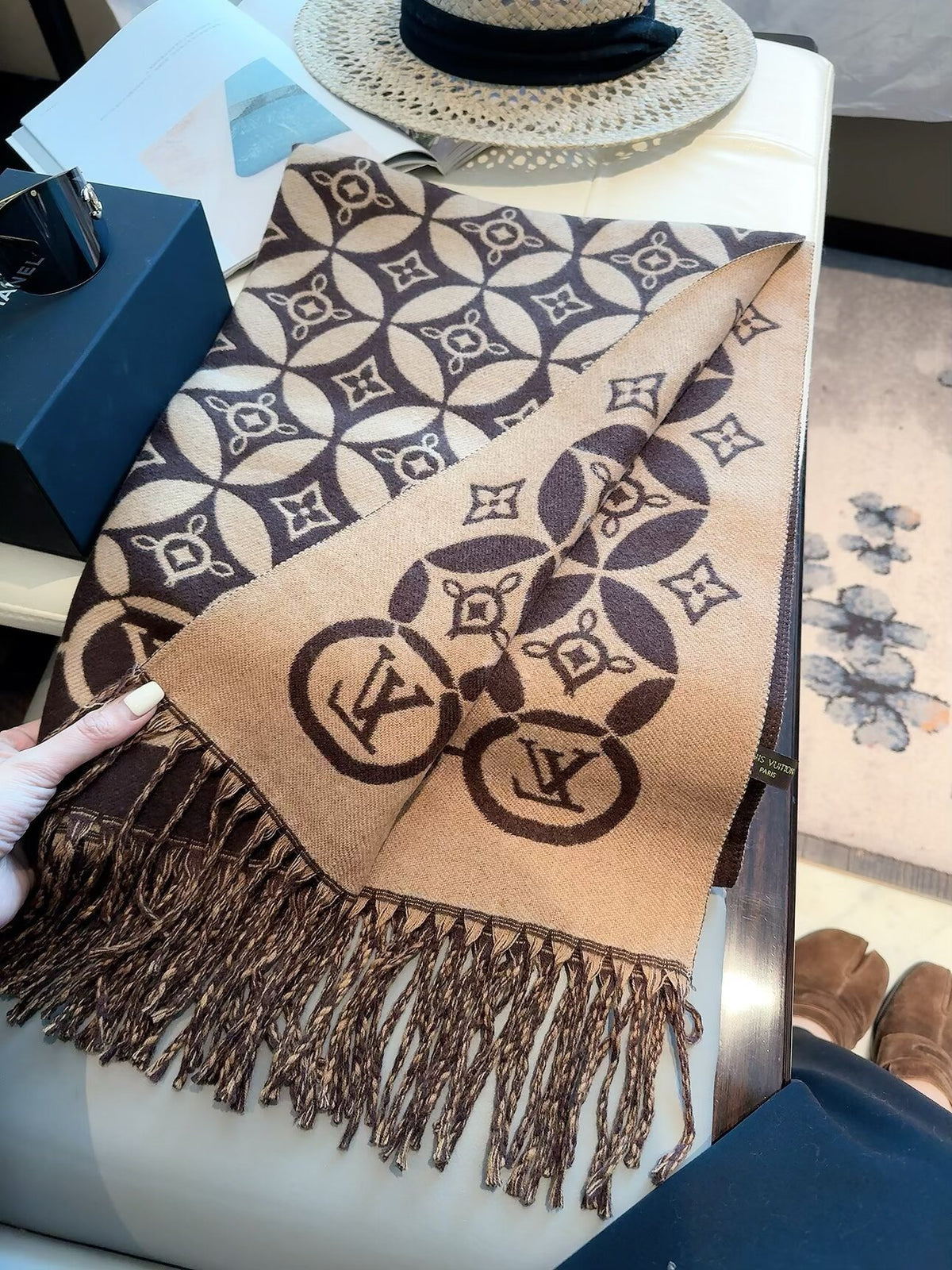 ✨ 2026 New Geometric Circle Jacquard Cashmere Scarf – Vintage Artistic Quiet Luxury