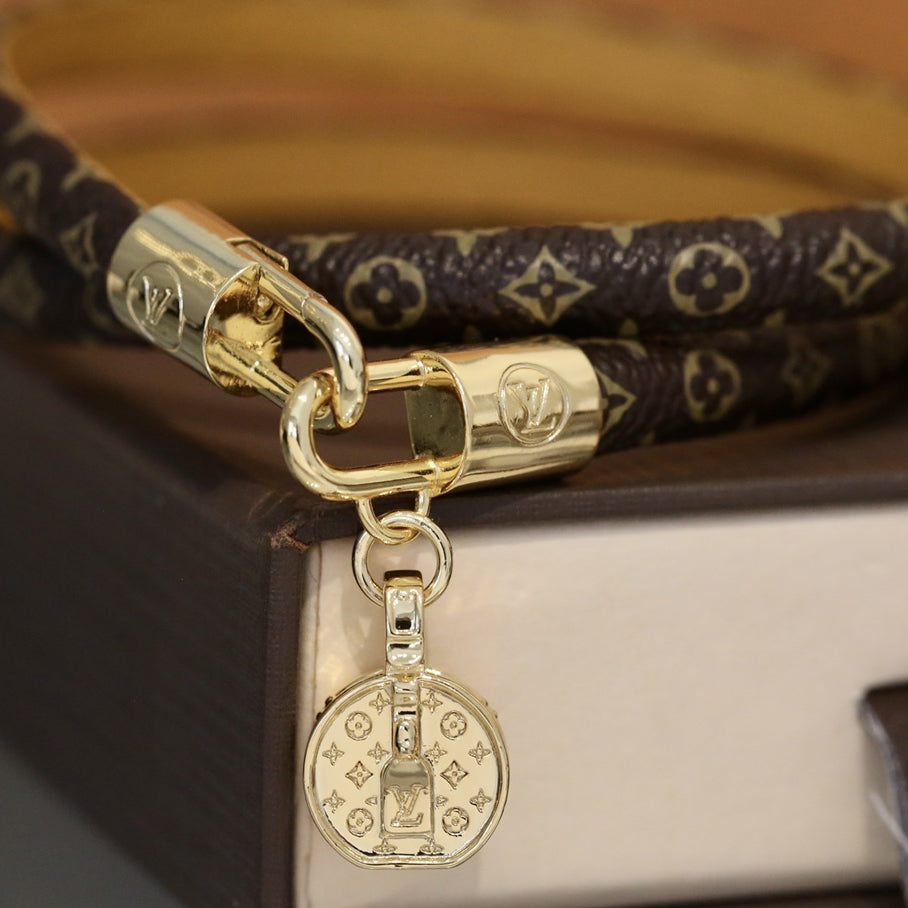 Exquisite Lock Leather Bracelet