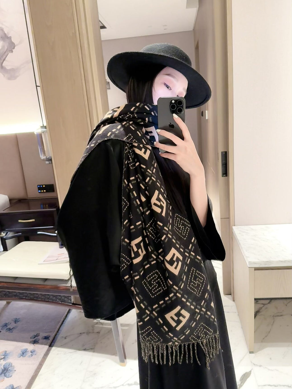 2026 New Geometric Jacquard Cashmere Scarf – Soft Thick Cashmere, Reversible Styling, Multiple Colors