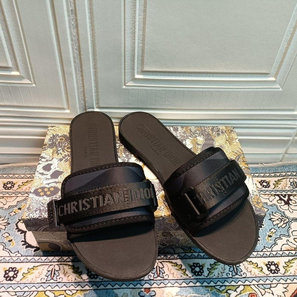 Velcro Embossed Flat Slippers
