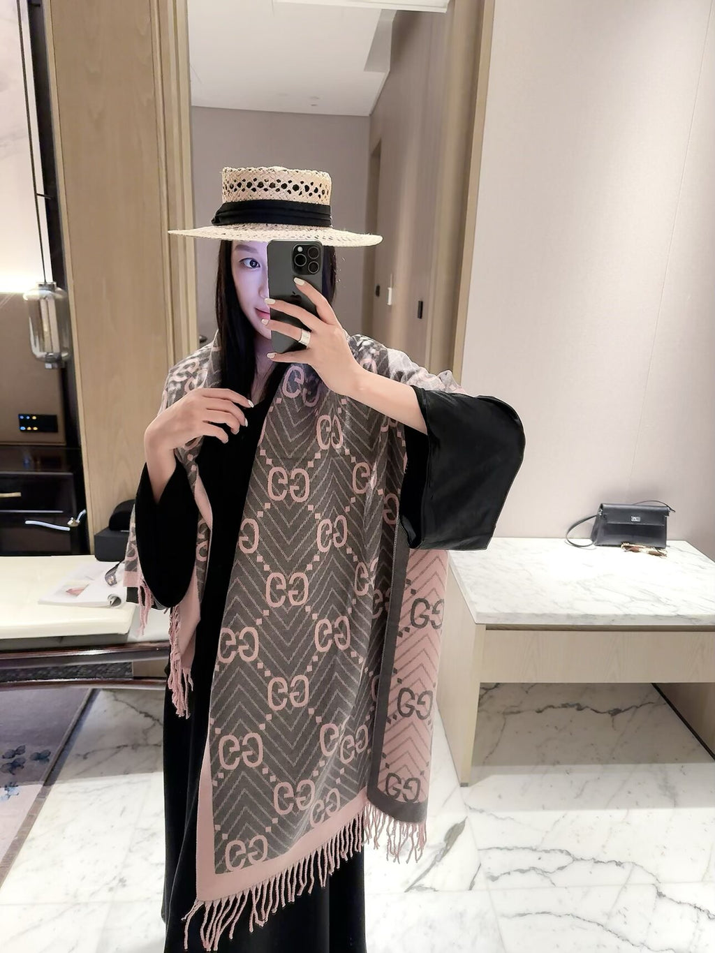 2026 New Chevron Wave Cashmere Scarf – Geometric Jacquard, Contrast Border, Vintage-Inspired Style