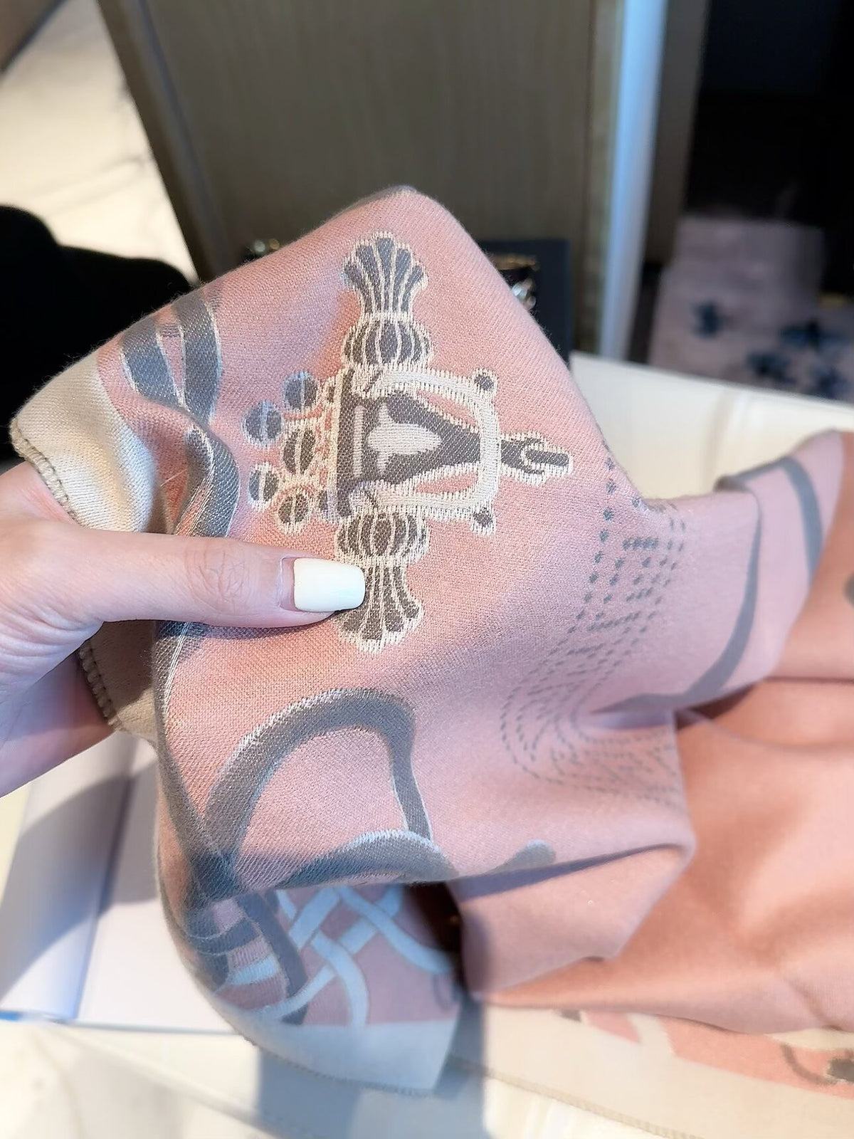 2026 New Vintage Equestrian Cashmere Scarf – Ornamental Horse Motif, Elegant Heritage Style