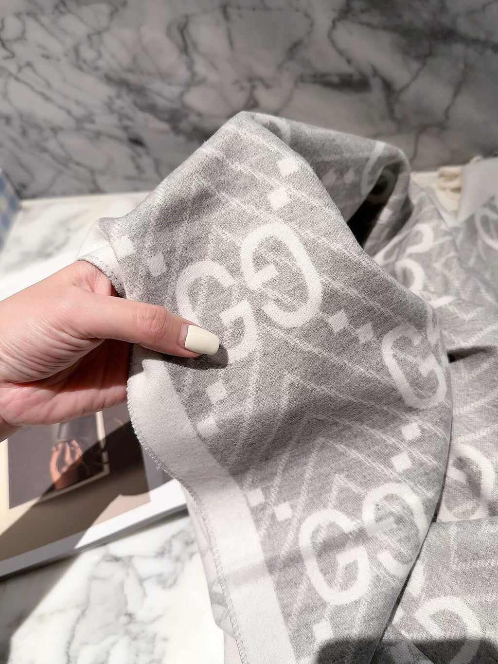 2026 New Chevron Wave Cashmere Scarf – Geometric Jacquard, Contrast Border, Vintage-Inspired Style