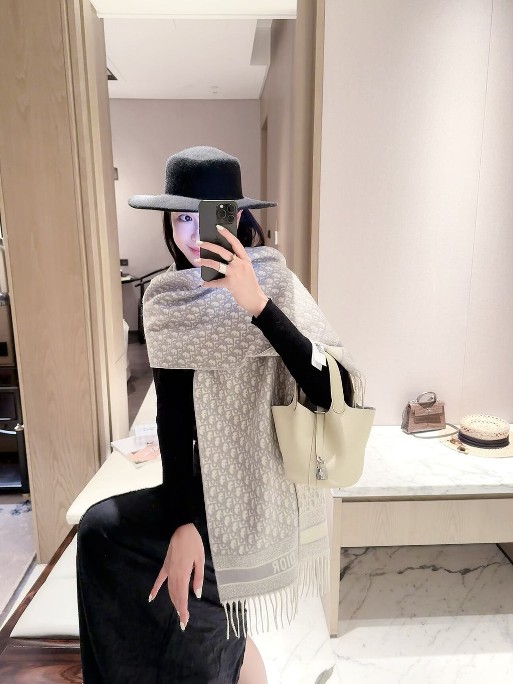2026 Full-Coverage Geometric Wool Scarf – Refined French-Inspired Winter Style