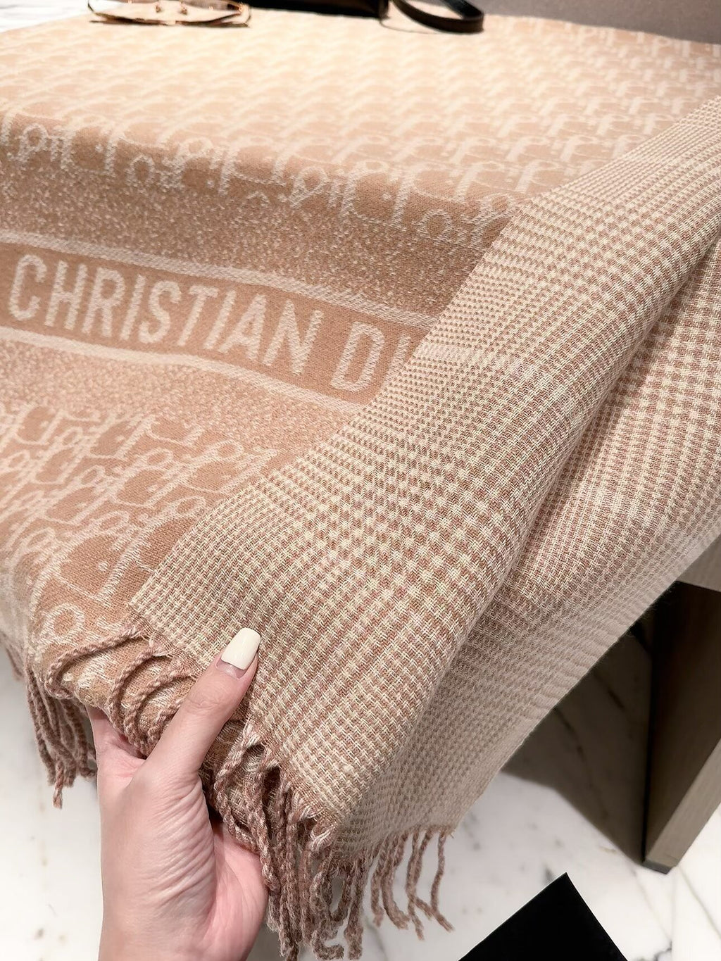 ✨ 2026 New Double-Sided Cashmere Scarf – Two Patterns, Two Styles