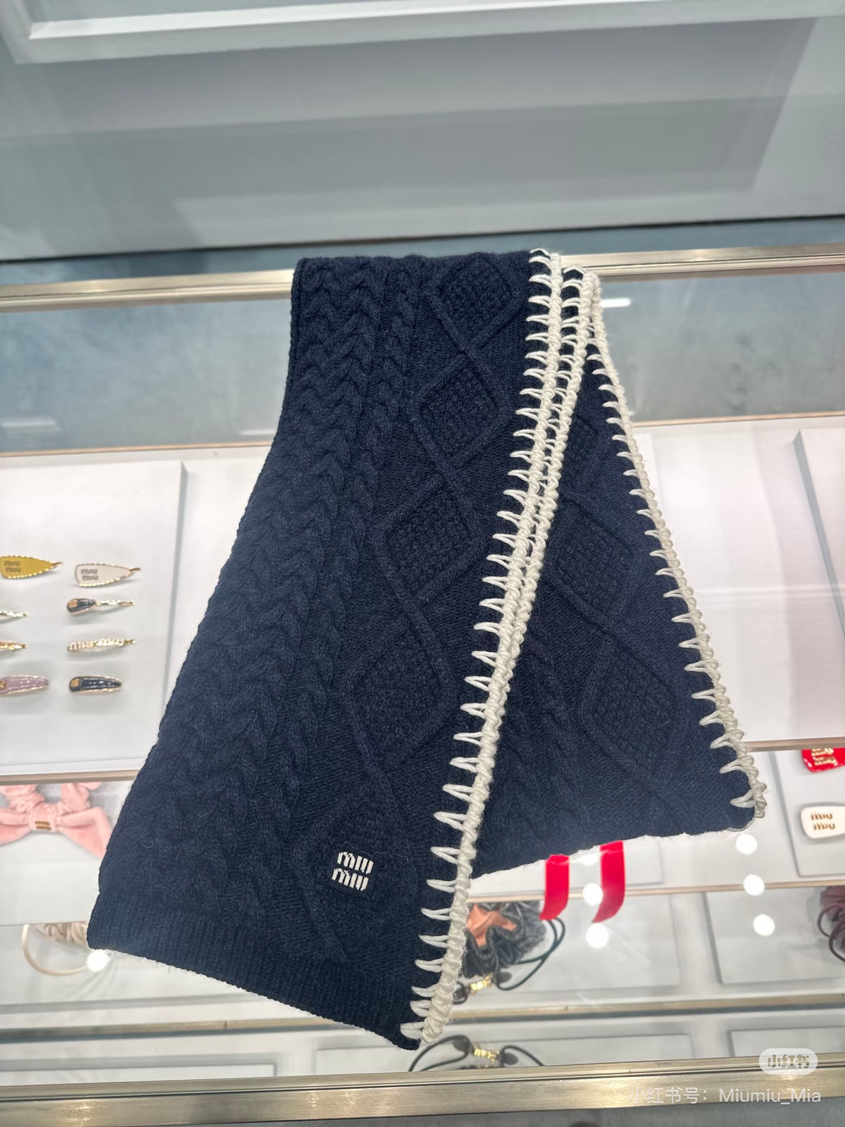 ✨ Unisex Cashmere Scarf – Warm, Cozy & Refined