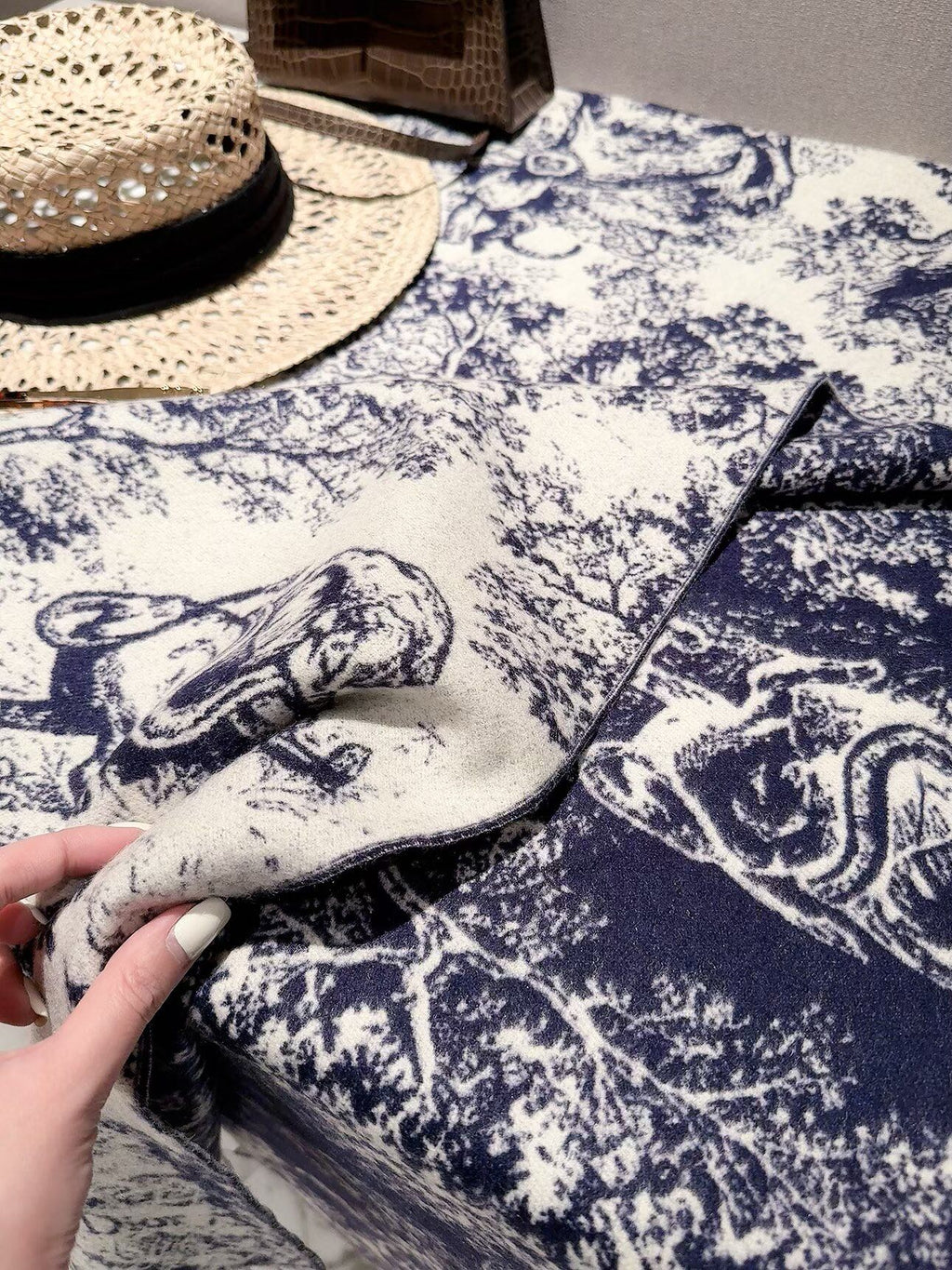 2026 Ink-Wash Jungle Wool Scarf – Artistic Animal Print, French-Inspired Elegance