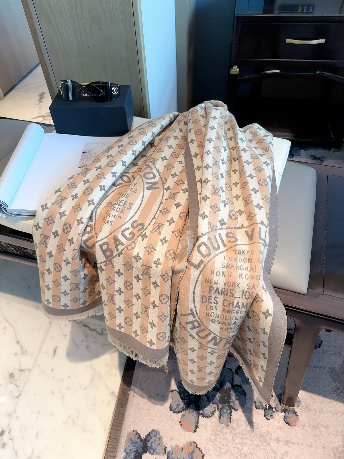 2026 New Striped Pattern Cashmere Scarf – Contrast Color Jacquard, Fresh Vintage Style