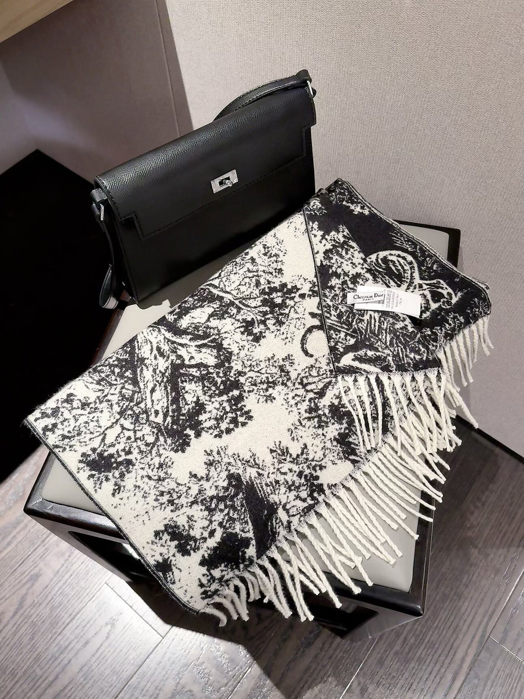 2026 Ink-Wash Jungle Wool Scarf – Artistic Animal Print, French-Inspired Elegance