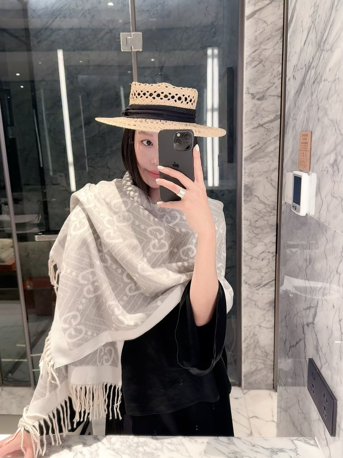2026 New Chevron Wave Cashmere Scarf – Geometric Jacquard, Contrast Border, Vintage-Inspired Style