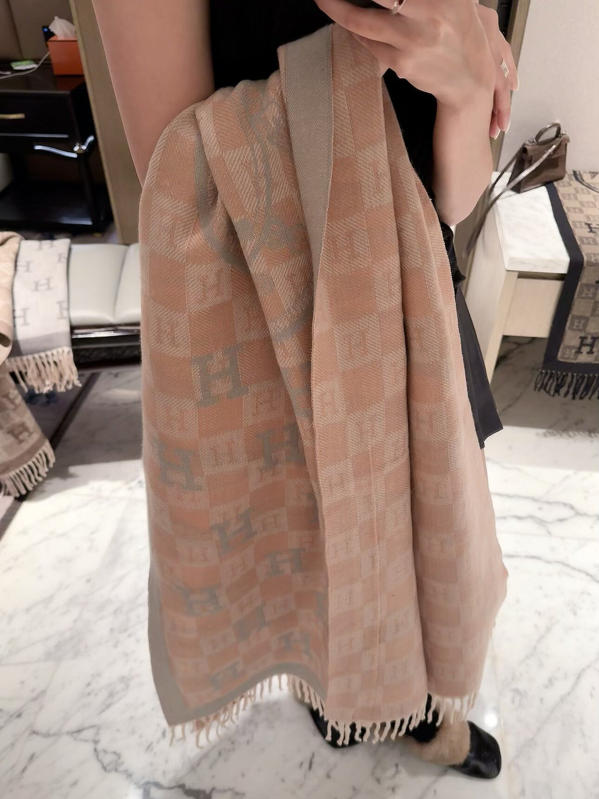 2026 New Checkered Cashmere Scarf – Elegant Autumn/Winter Essential