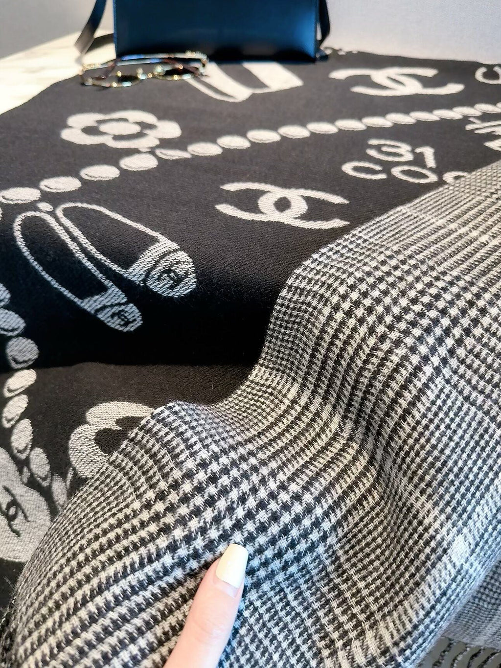 2026 New Double-Sided Cashmere Scarf – Playful Vintage Feminine Style