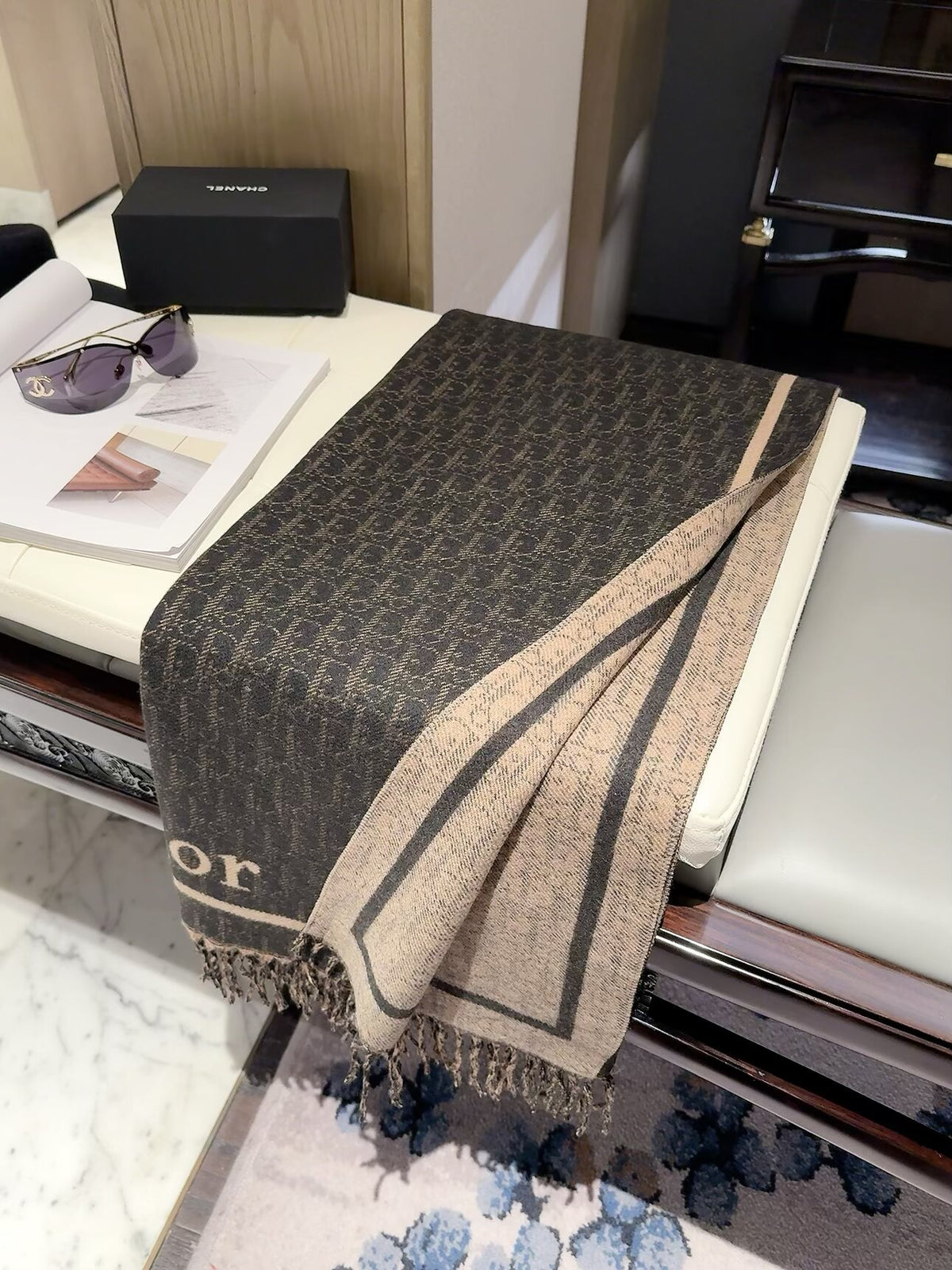 2026 New French-Inspired Jacquard Cashmere Scarf – Elegant Heritage Pattern, Soft Luxury Style