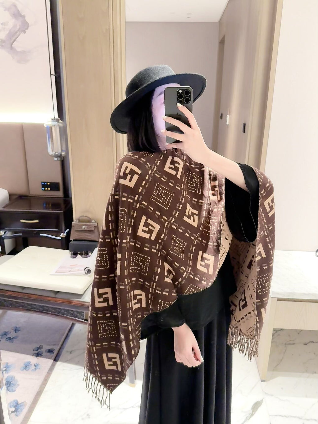 2026 New Geometric Jacquard Cashmere Scarf – Soft Thick Cashmere, Reversible Styling, Multiple Colors