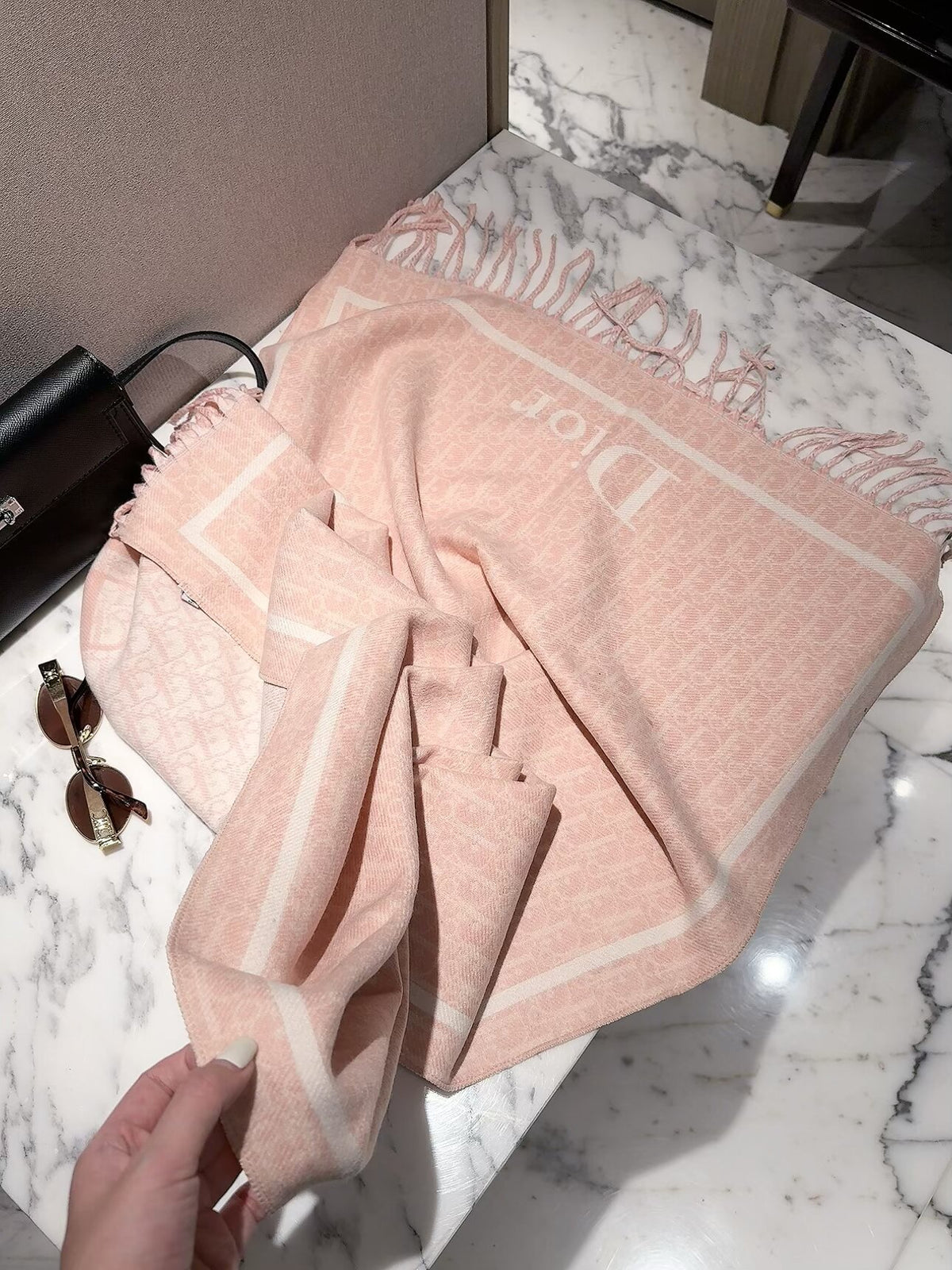 2026 New French-Inspired Jacquard Cashmere Scarf – Elegant Heritage Pattern, Soft Luxury Style