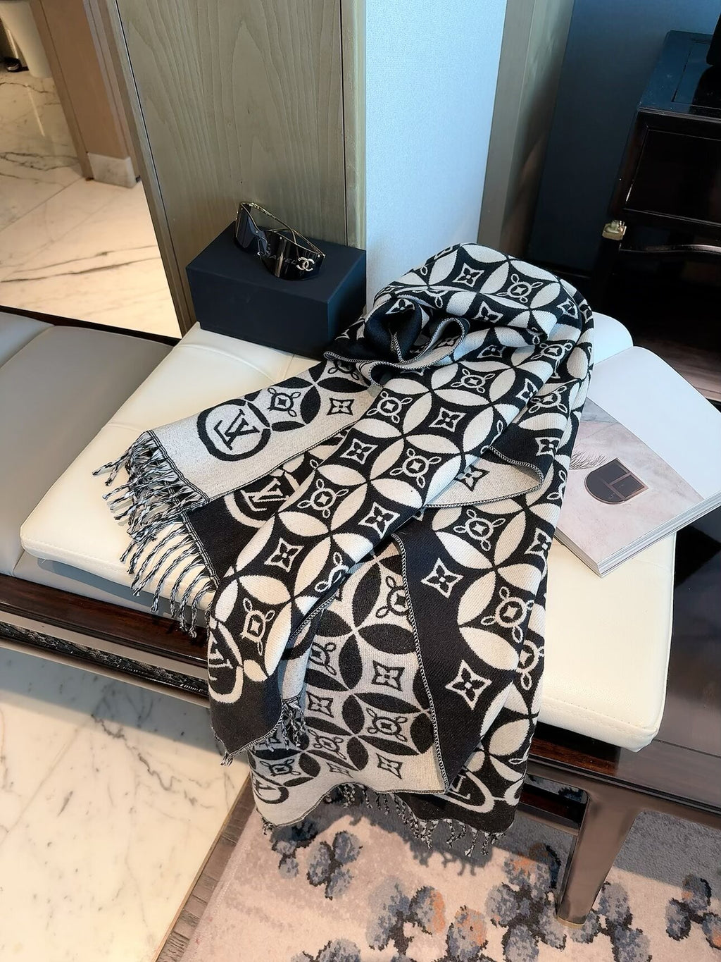 ✨ 2026 New Geometric Circle Jacquard Cashmere Scarf – Vintage Artistic Quiet Luxury