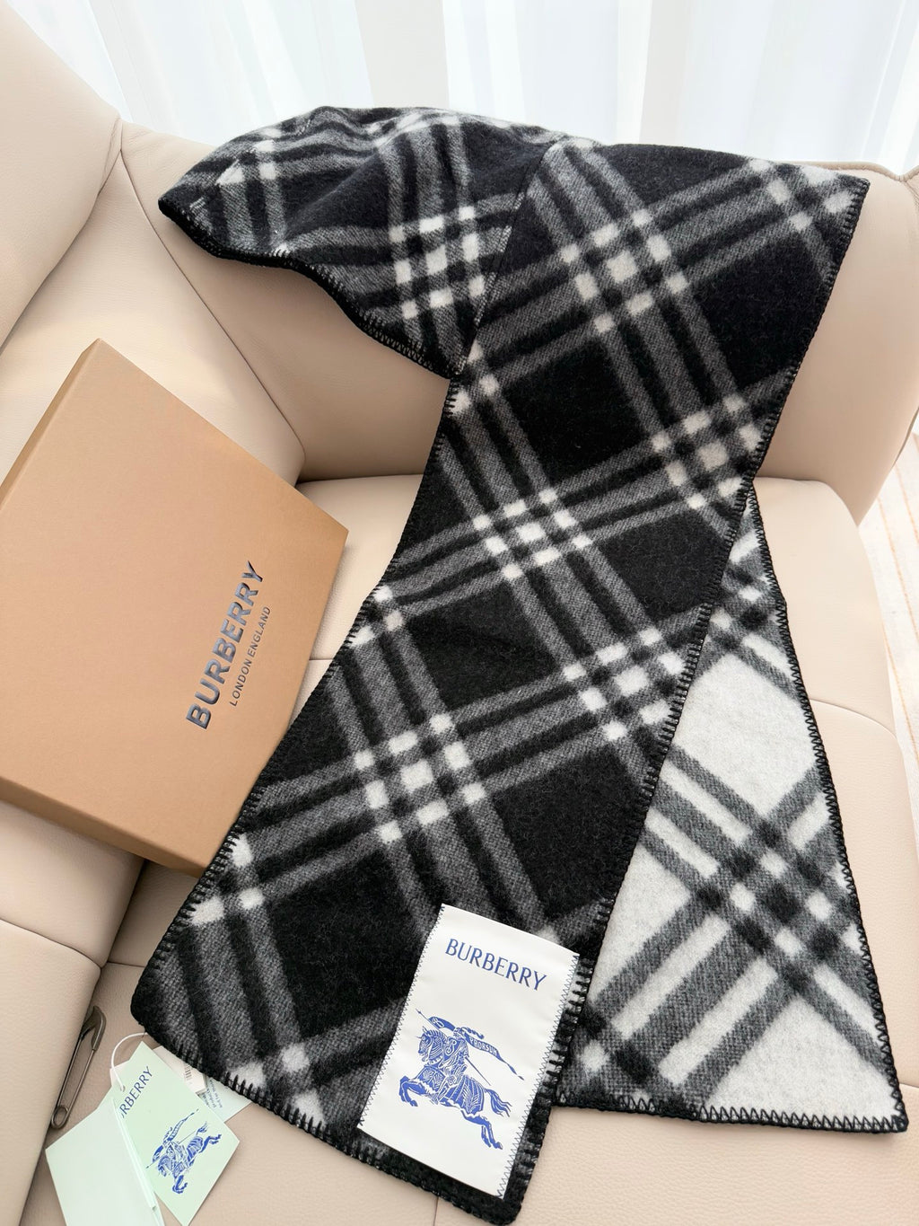 💰✨✨ In Stock | 2025 New Year Hooded Checkered Wool Shawl – Elegant Blanket-Style Wrap