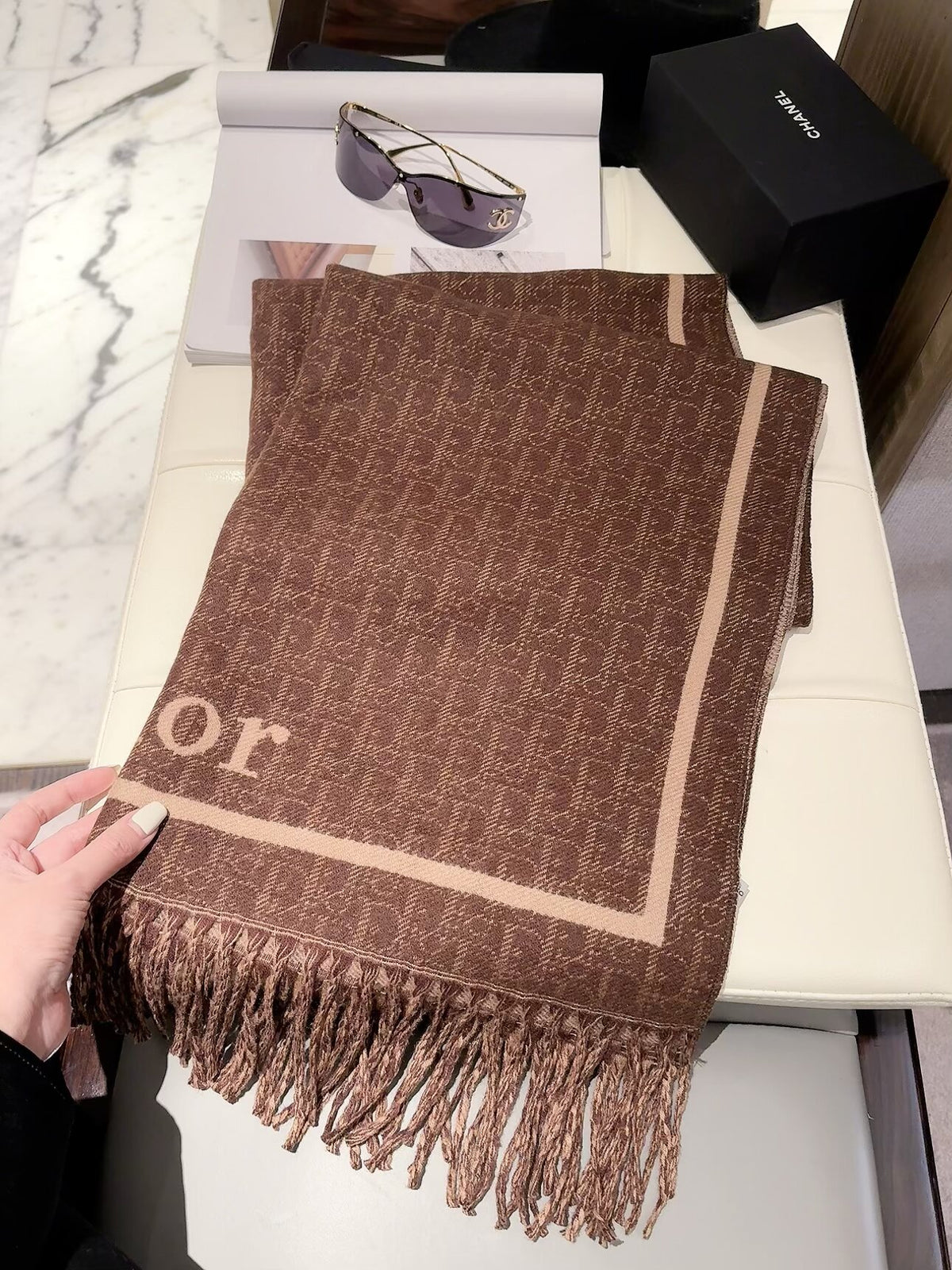 2026 New French-Inspired Jacquard Cashmere Scarf – Elegant Heritage Pattern, Soft Luxury Style
