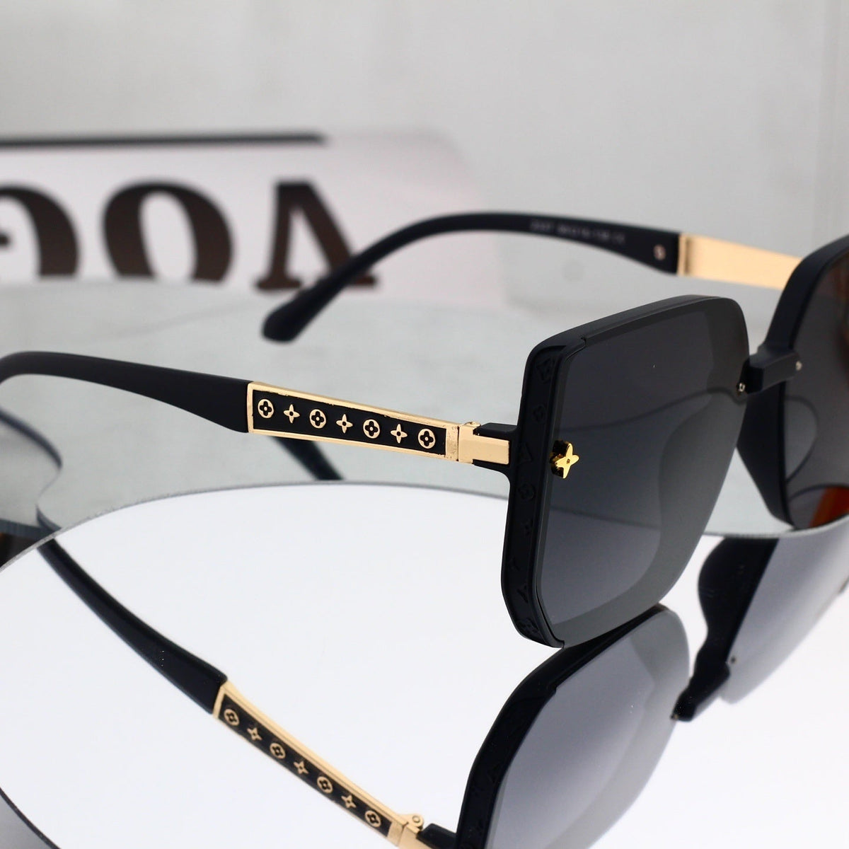 Oversized Polygonal Sunglasses with Star Accents 3338