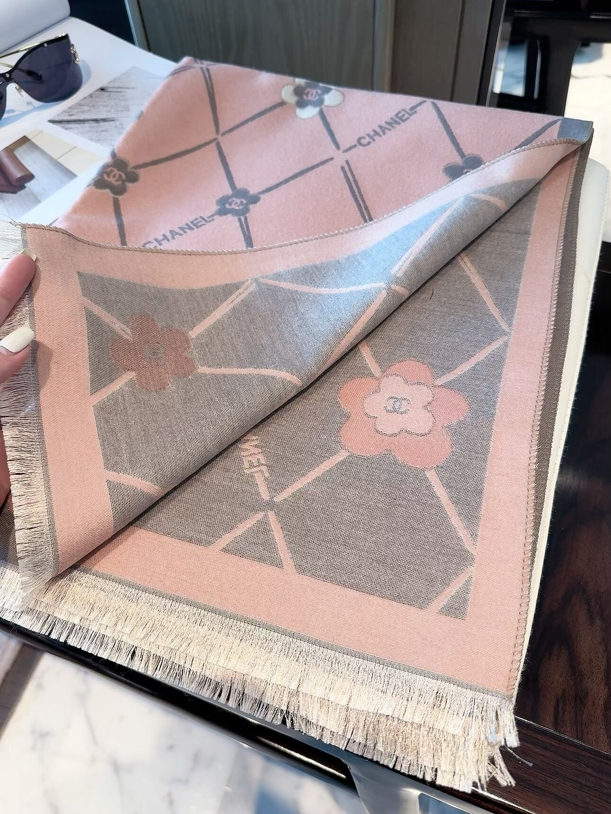 2026 New Diamond Camellia Cashmere Scarf – Elegant Floral Jacquard, Soft French-Inspired Style