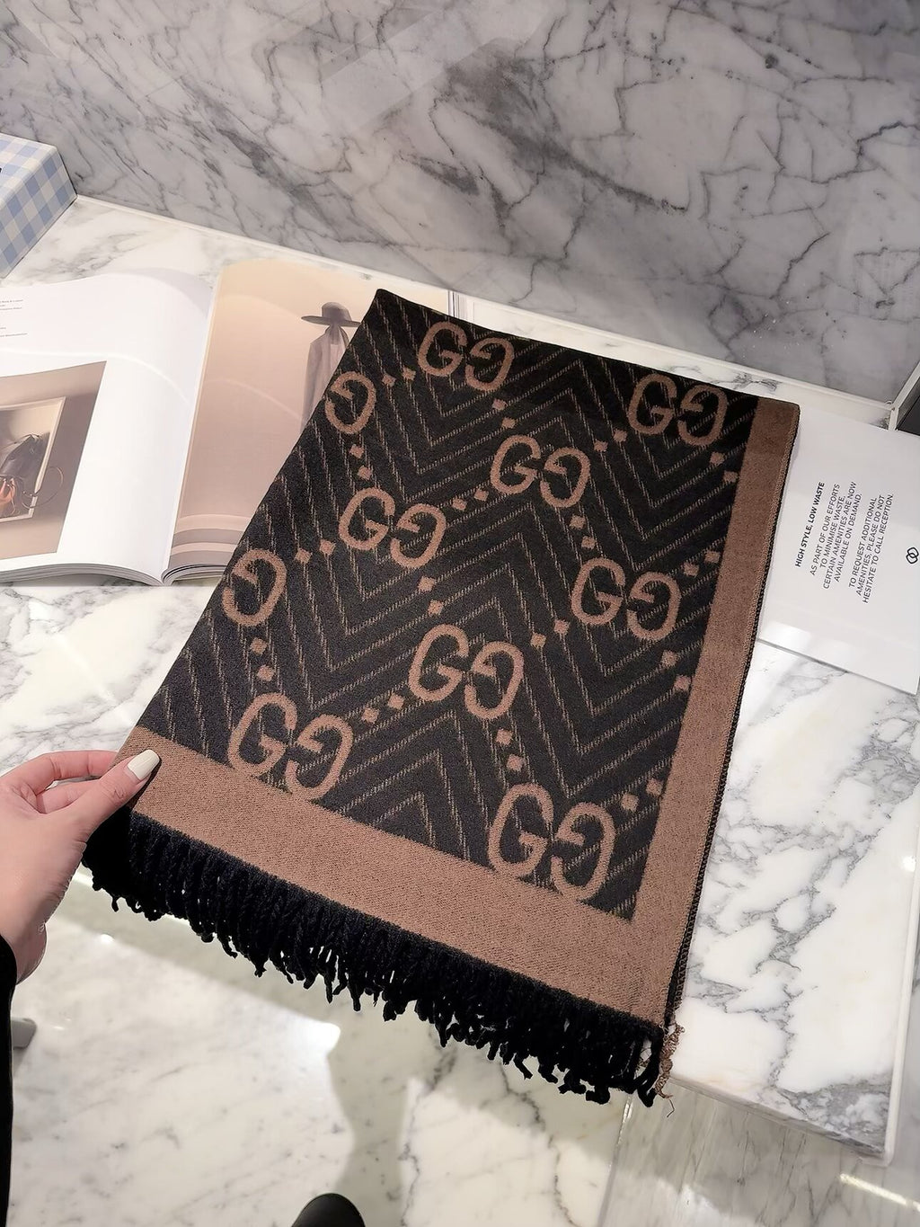 2026 New Chevron Wave Cashmere Scarf – Geometric Jacquard, Contrast Border, Vintage-Inspired Style