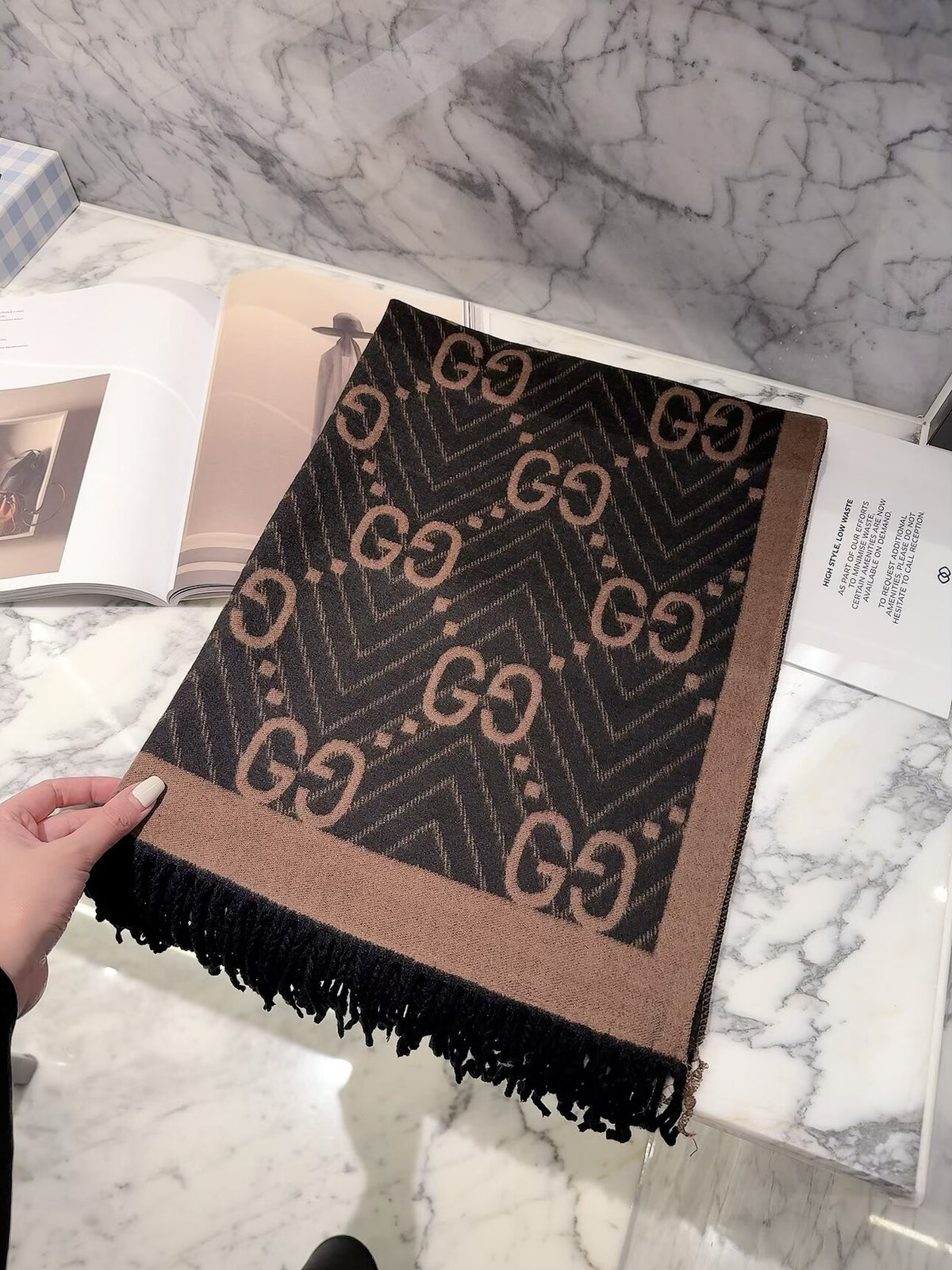 2026 New Chevron Wave Cashmere Scarf – Geometric Jacquard, Contrast Border, Vintage-Inspired Style