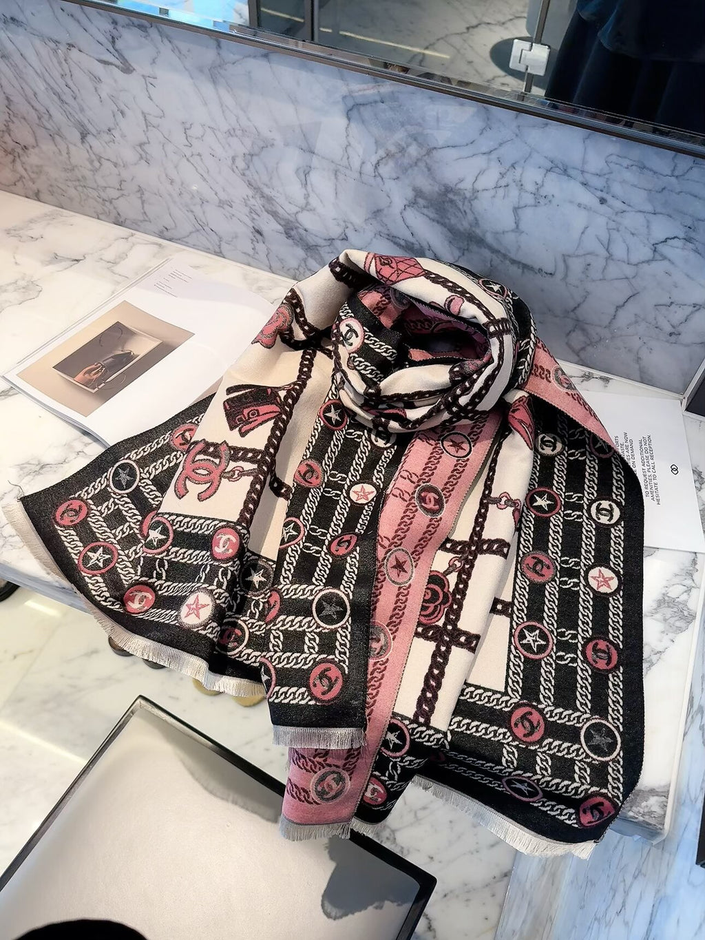 2026 New Plaid Chain Pattern Cashmere Scarf – Vintage French-Inspired Luxury