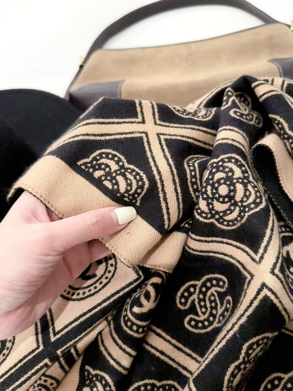 ✨ 2026 New Vintage Diamond Jacquard Cashmere Scarf – Refined Retro Elegance