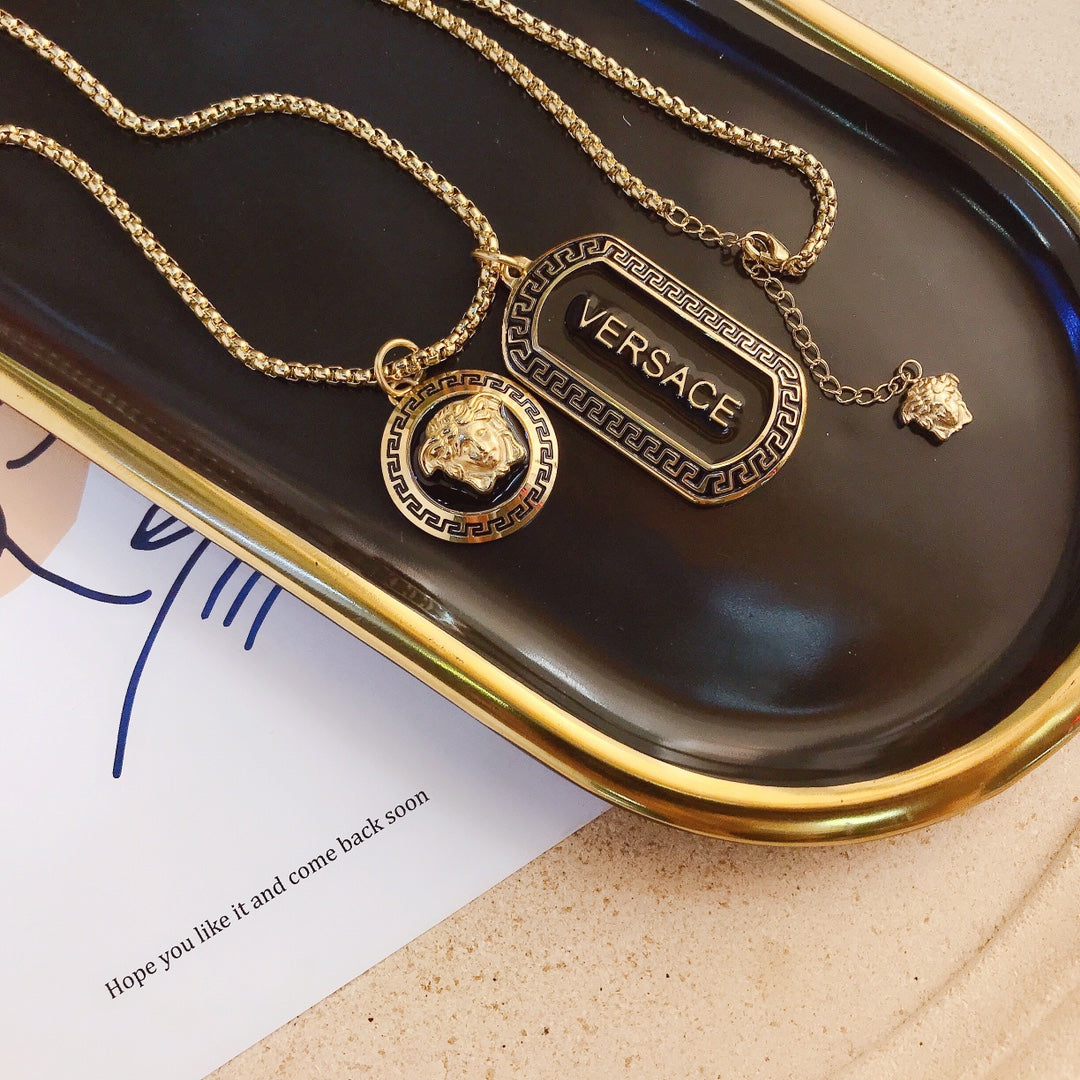 Beauty Avatar Square Card Necklace