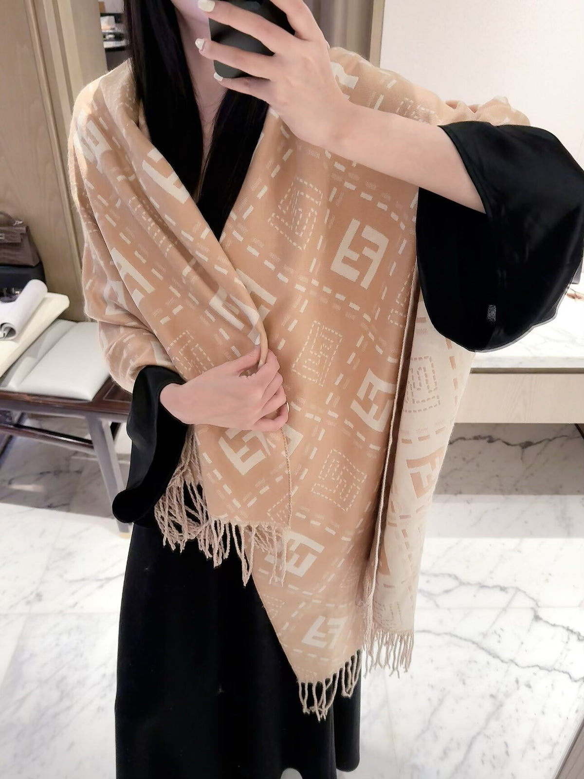 2026 New Geometric Jacquard Cashmere Scarf – Soft Thick Cashmere, Reversible Styling, Multiple Colors