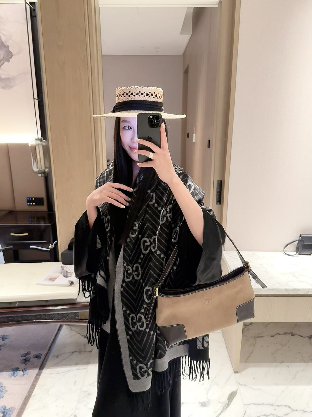 2026 New Chevron Wave Cashmere Scarf – Geometric Jacquard, Contrast Border, Vintage-Inspired Style