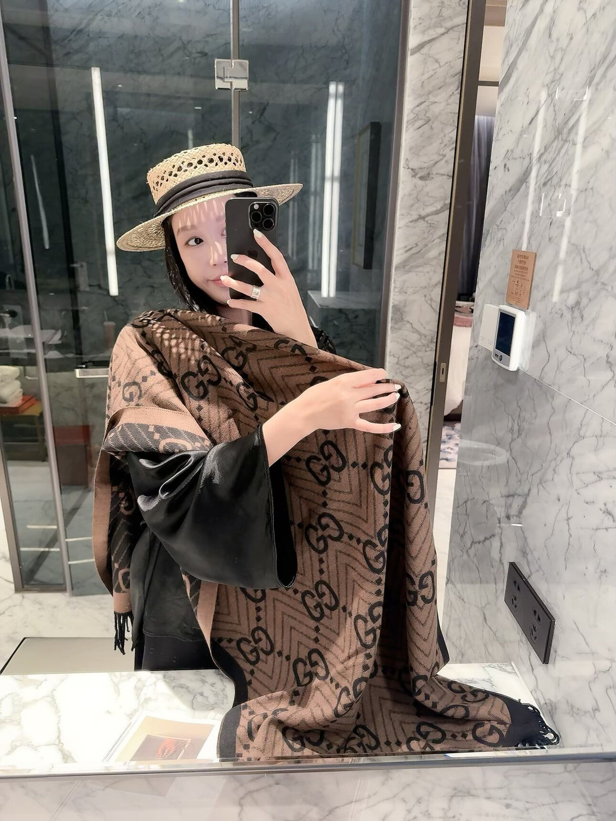 2026 New Chevron Wave Cashmere Scarf – Geometric Jacquard, Contrast Border, Vintage-Inspired Style