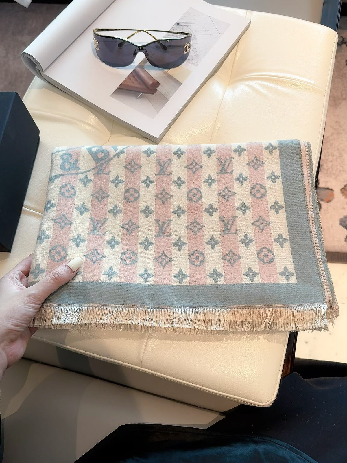 2026 New Striped Pattern Cashmere Scarf – Contrast Color Jacquard, Fresh Vintage Style